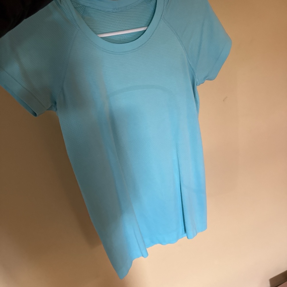 Lululemon swiftly tech short sleeve cyan blue size 6